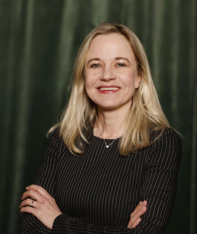 Portræt af direktør ved Nasjonalmuseet, Oslo, Karin Hindsbo