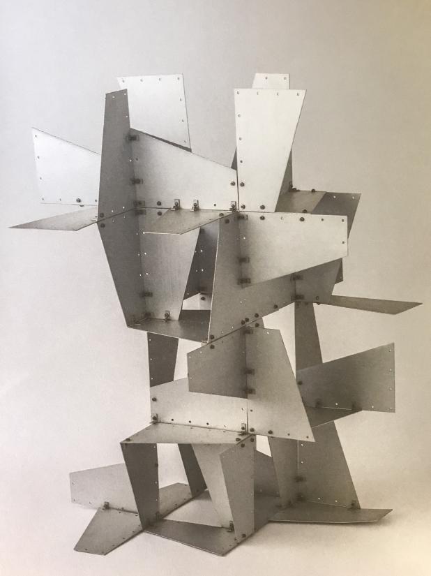 Gunnar Aagaard Andersen. Aluminiumsskulptur med identiske elementer, 1956. Fuglsang Kunstmuseum