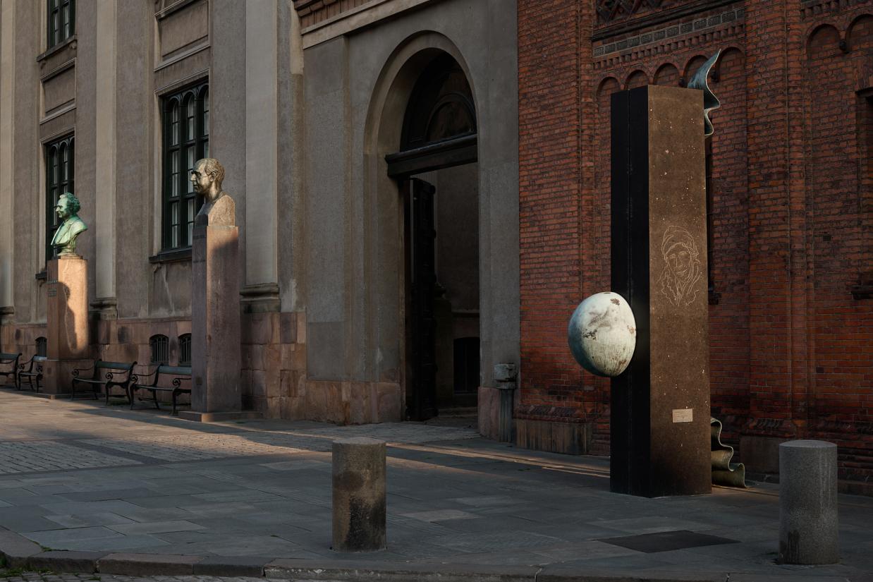 Elisabeth Toubro: Monument for Inge Lehmann, 2017. Frue Plads i København