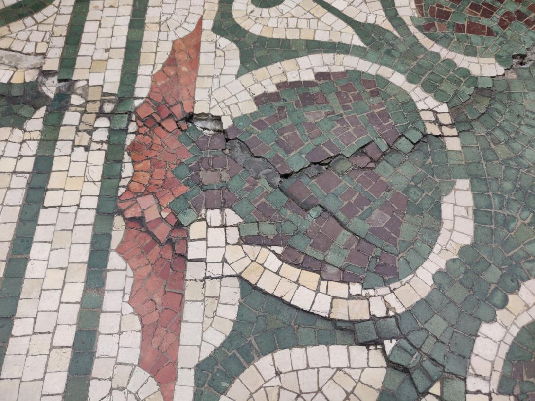 Skade i mosaikgulv, Glyptoteket