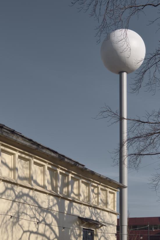 Isa Genzkens værk Vollmond foran Den Frie. Foto: Anders Sune Berg