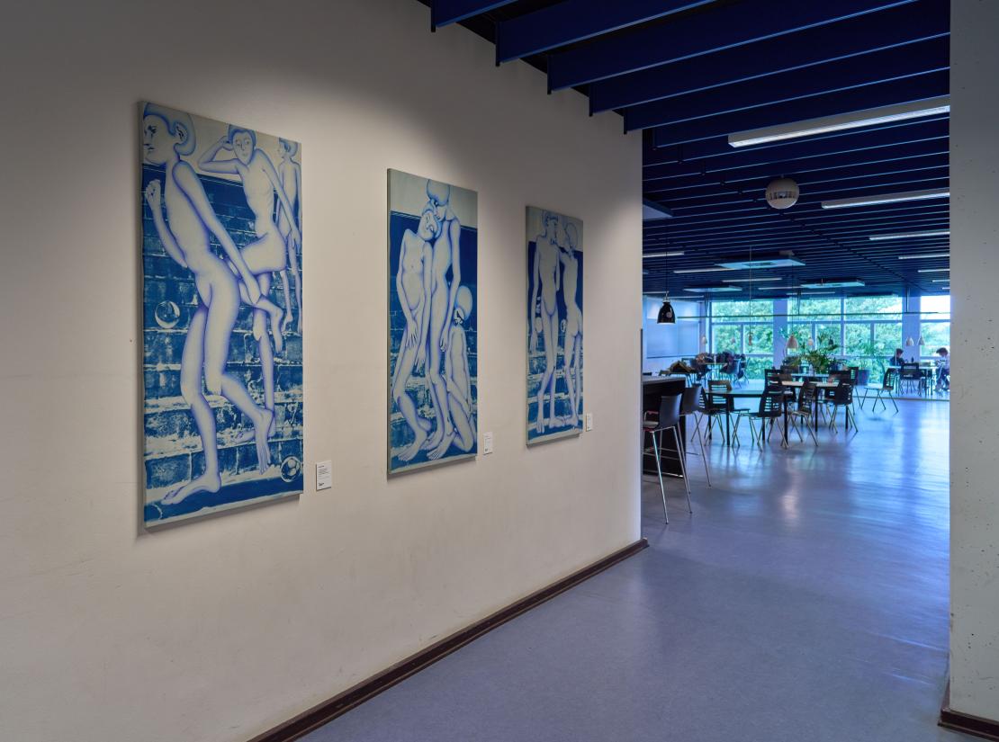 Herlev Gymnasium, ophæng af Anna Rettls tre værker. Foto: Anders Sune Berg