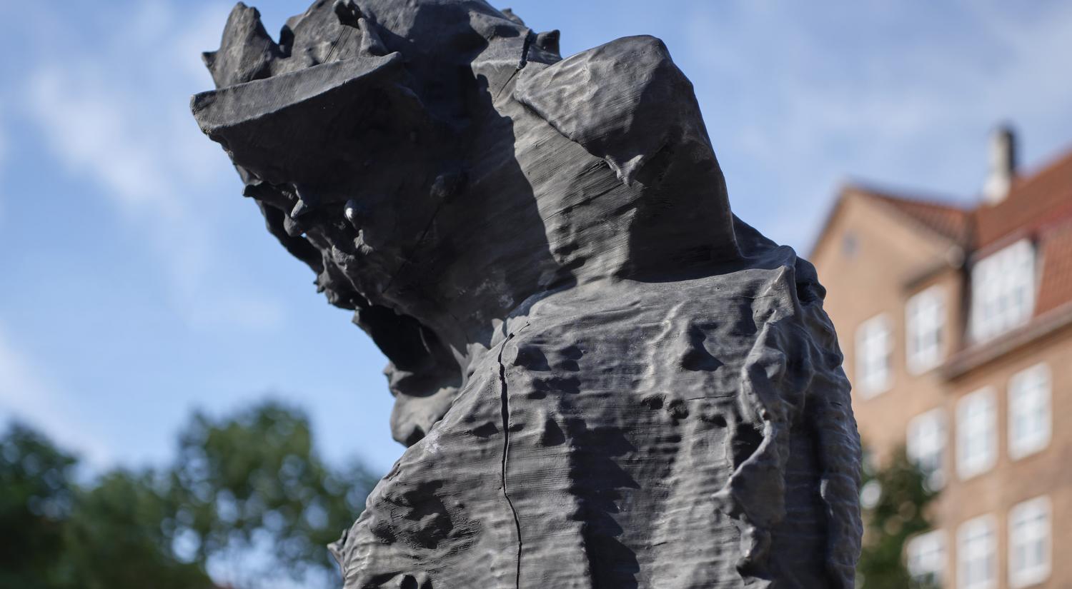 Bronzeskulptur af Christian Lemmerz opstillet på Amagerbrogade.